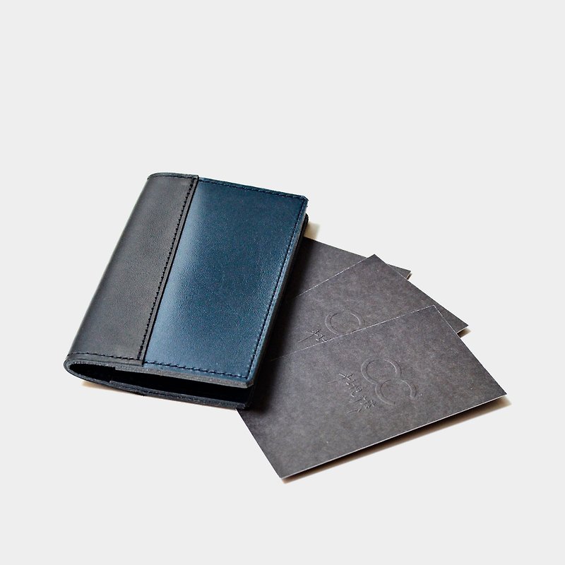 [Deep Sea Account Book] Vegetable-tanned cowhide business card holder, leather card holder, leisure card holder, black navy blue leather stitching, Valentine’s day gift, custom lettering as a gift - ที่เก็บนามบัตร - หนังแท้ สีน้ำเงิน
