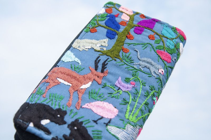 Cotton wallet/hand-embroidered long wallet/long wallet/coin purse/large-capacity wallet-animal peacock elk - กระเป๋าสตางค์ - ผ้าฝ้าย/ผ้าลินิน หลากหลายสี