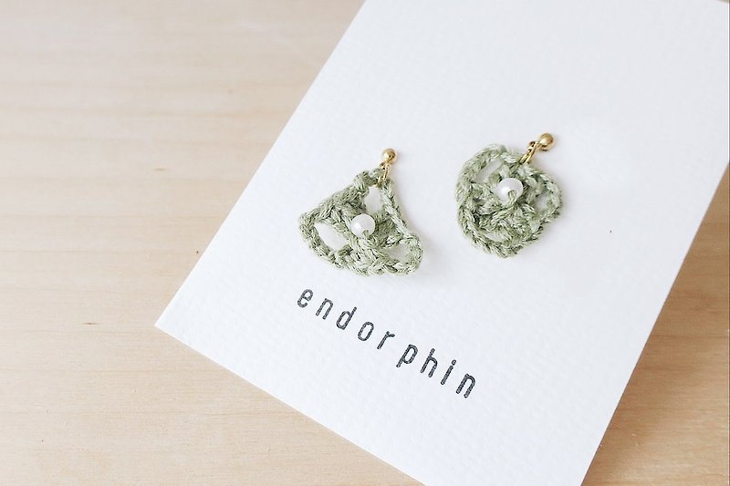 [endorphin] Embroidered woven pearl earrings - ต่างหู - ผ้าฝ้าย/ผ้าลินิน สีเขียว