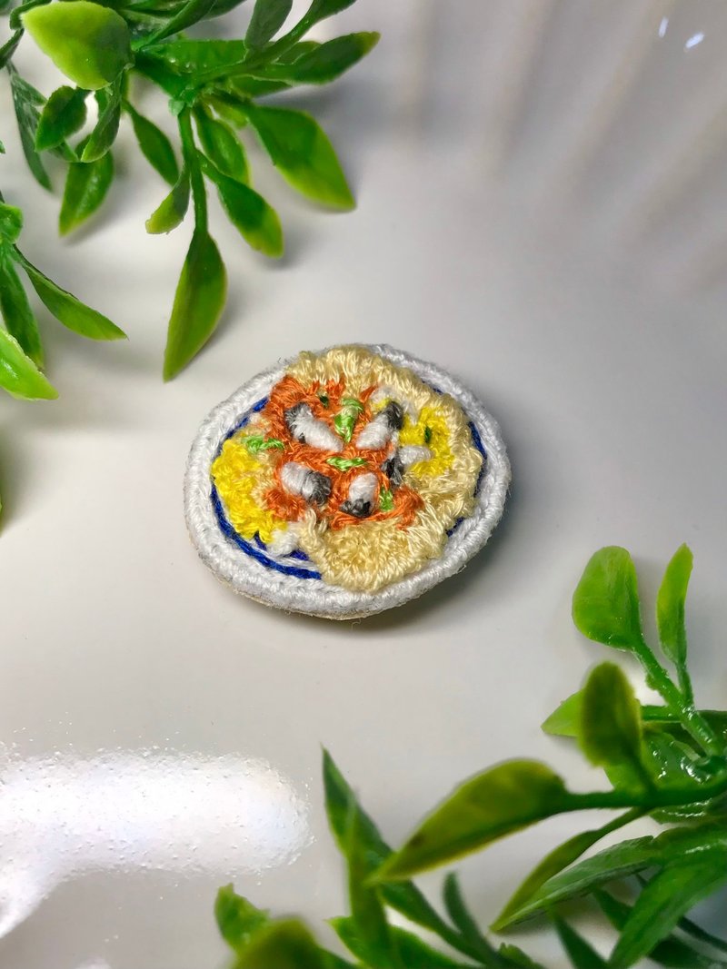[Taiwanese Street Food] Handmade 3D Embroidered Oyster Omelet Pin B / Handcrafted Classic / Food Jewelry - เข็มกลัด/พิน - งานปัก หลากหลายสี