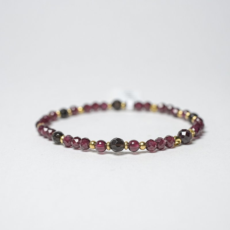 Slim bracelet | Gynecological savior purple tooth black rose Stone red pomegranate citrine magic circle bracelet - Bracelets - Crystal Red