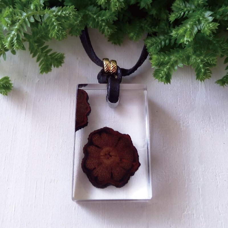 【彼女は輝いている】森林局 - 菊の琥珀のネックレス＃Chrysanthemum Vine - ネックレス - 木製 ブラウン