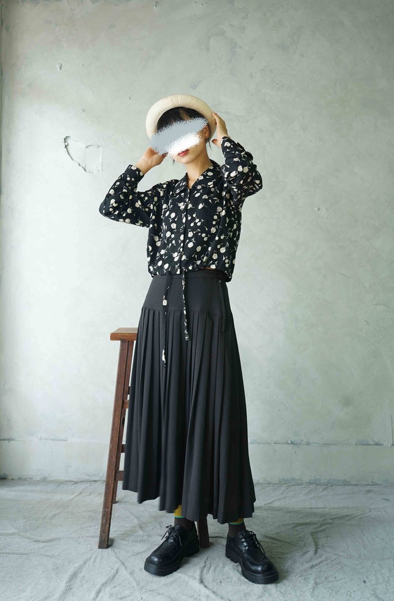 Treasure Hunt Vintage Clothing-Xiao Qingxin Pu Gongying Printed Black Short Drawstring Shirt - เสื้อเชิ้ตผู้หญิง - เส้นใยสังเคราะห์ สีดำ