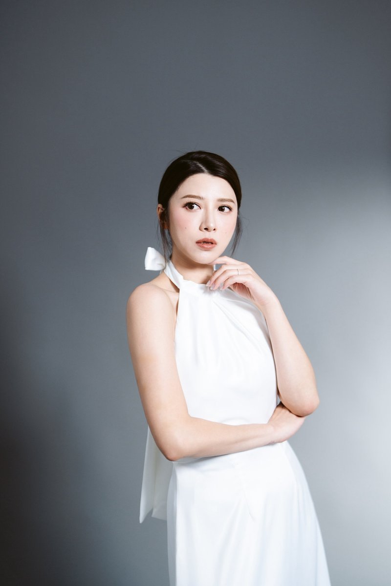 WhiteLits 香港自家設計輕婚紗 - 禮服/小禮服 - 絲．絹 白色