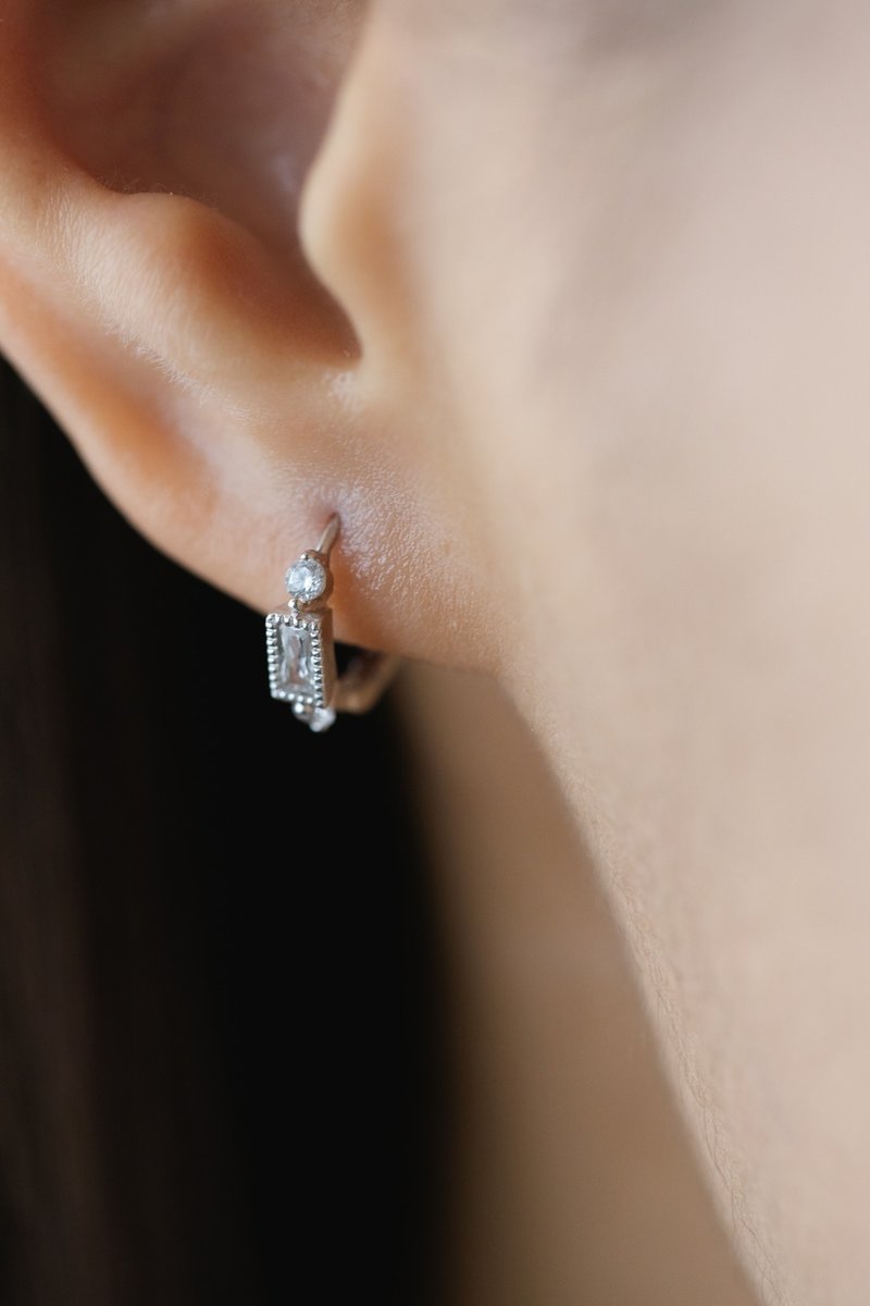 Vintage edged small square diamond earrings 925 sterling silver plated white k round solitaire diamond earrings - ต่างหู - เงินแท้ สีเงิน