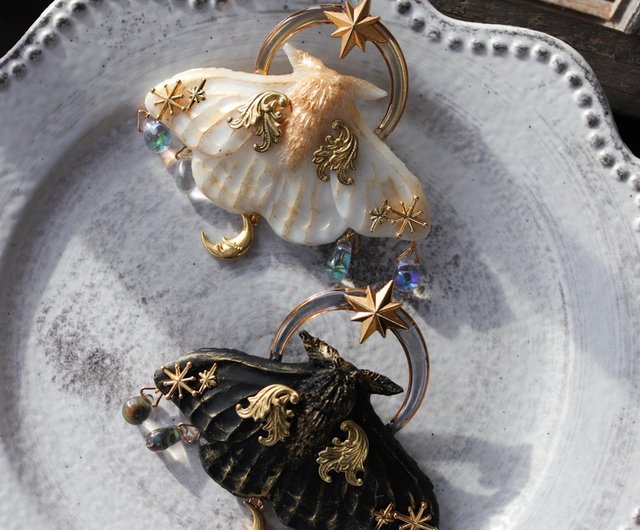 Nativity brooch store