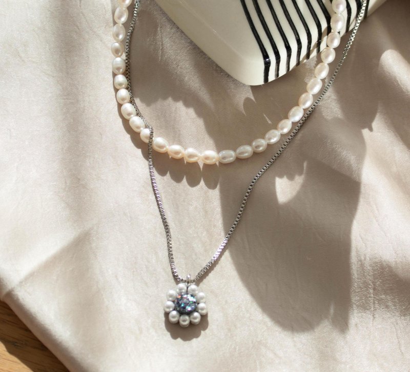 Daisy Snowball Pearl Necklace Set - สร้อยคอ - แก้ว สีเทา