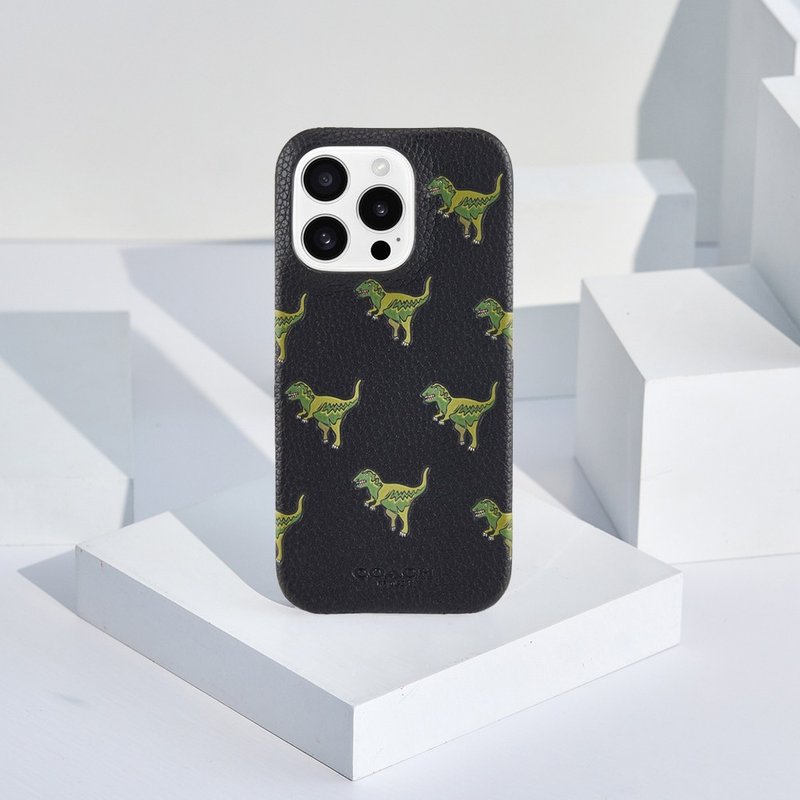 【COACH】iPhone 16 Series Premium Genuine Leather Phone Case Black Little Dinosaur - เคส/ซองมือถือ - วัสดุอื่นๆ สีดำ