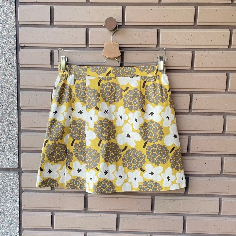 Japanese six-color flower yellow-European short skirt - กระโปรง - ผ้าฝ้าย/ผ้าลินิน หลากหลายสี