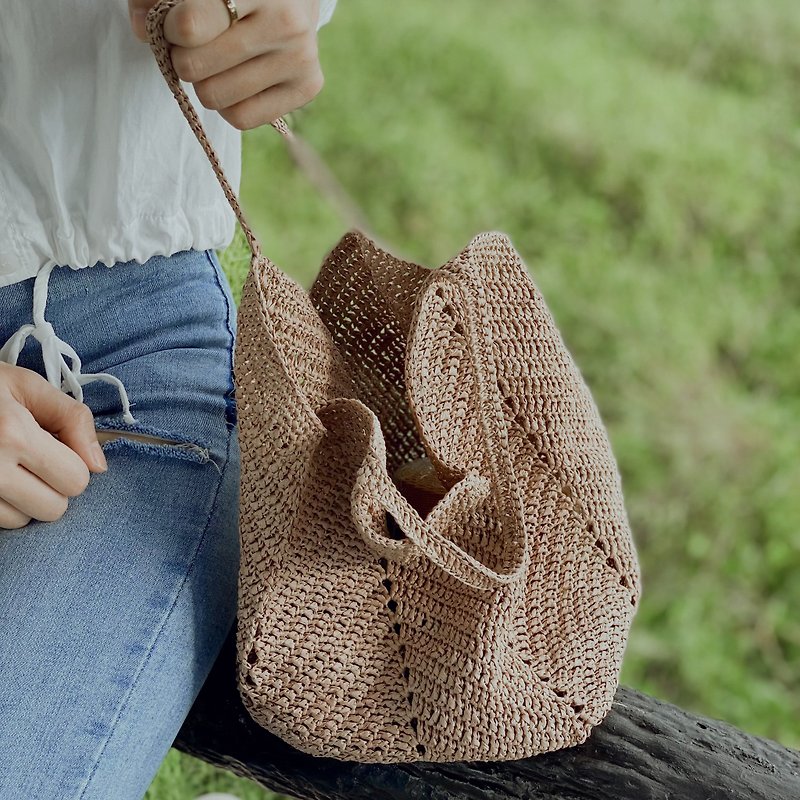 Three-dimensional woven bag ultra-light paper thread (lightweight version) milk tea color handbag/tote bag/handbag - กระเป๋าถือ - กระดาษ 