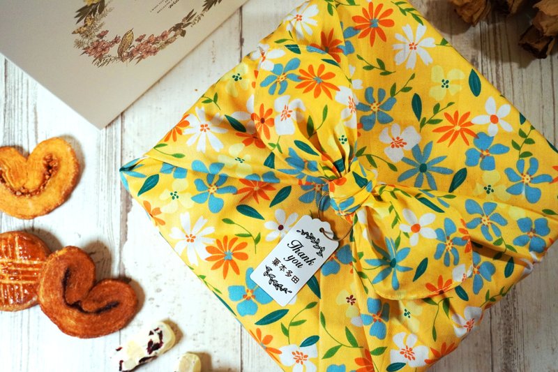 Sweet Flowers Furoshiki Gift Box New Year's Eve Engagement Eggplant - Cake & Desserts - Other Materials 