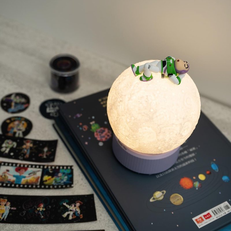 Disney Buzz Lightyear Series Dream Planet Projector Lamp Night Lamp Bedside Lamp Starry Sky Lamp - โคมไฟ - พลาสติก ขาว