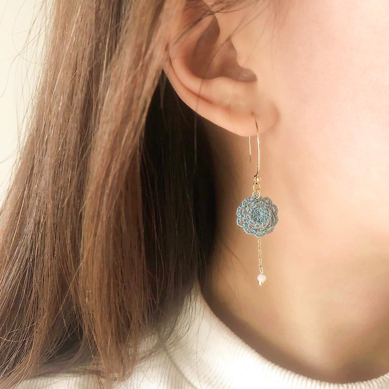 【Small Disc Dangle Earrings】- Hand-knitted Lace Series - ต่างหู - งานปัก สีน้ำเงิน