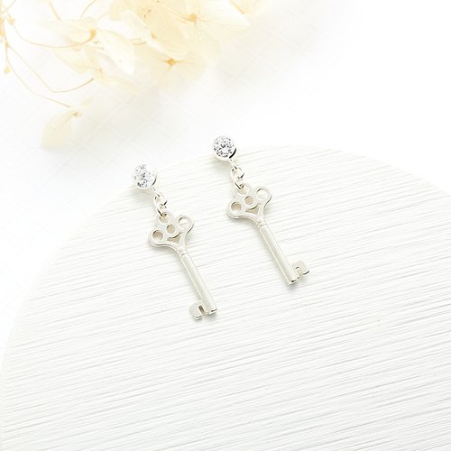 Angel & Me 珠寶銀飾 希望 愛的鑰匙 Key 單鑽 一對 s925 純銀 耳環 耳夾 生日 情單鑽