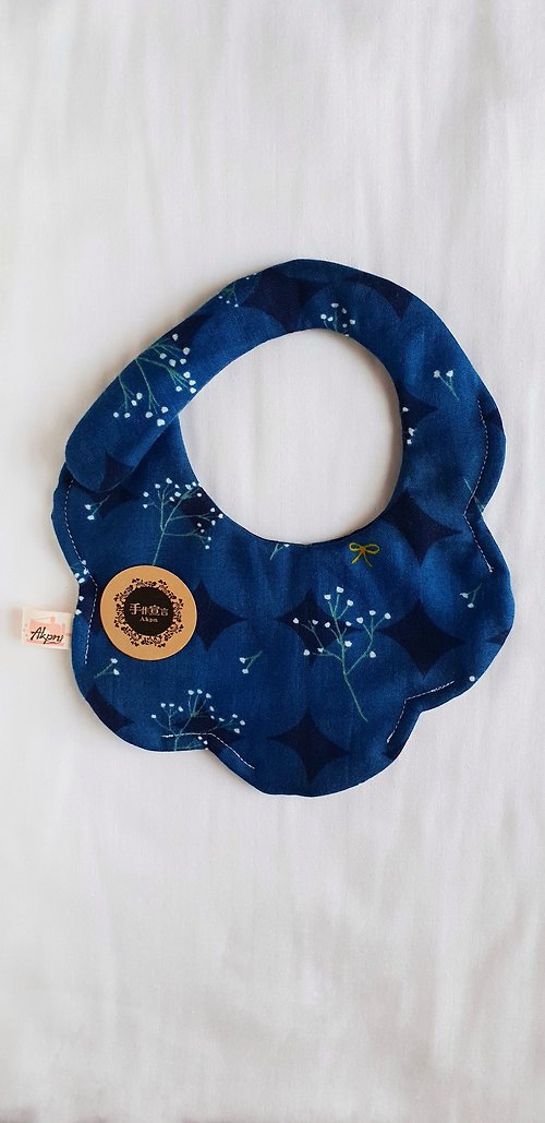 Akpn手作宣言 滿天星花卉-深藍-八層紗100%cotton隨性圓弧造型圍兜.口水巾