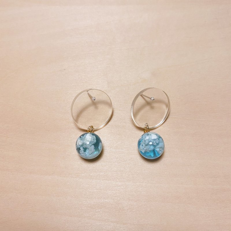 Retro transparent round sky ball earrings - Earrings & Clip-ons - Resin Blue