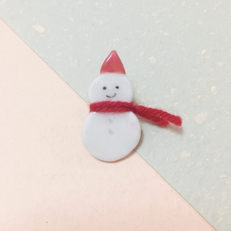 Ceramic pin/ Brooch - White Party Snowman with red scarf/shawl - เข็มกลัด - เครื่องลายคราม สีแดง