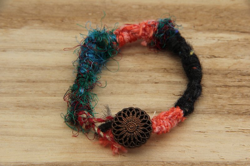 [Bond] buttons bracelet plush / deep-orange black - Bracelets - Cotton & Hemp Blue