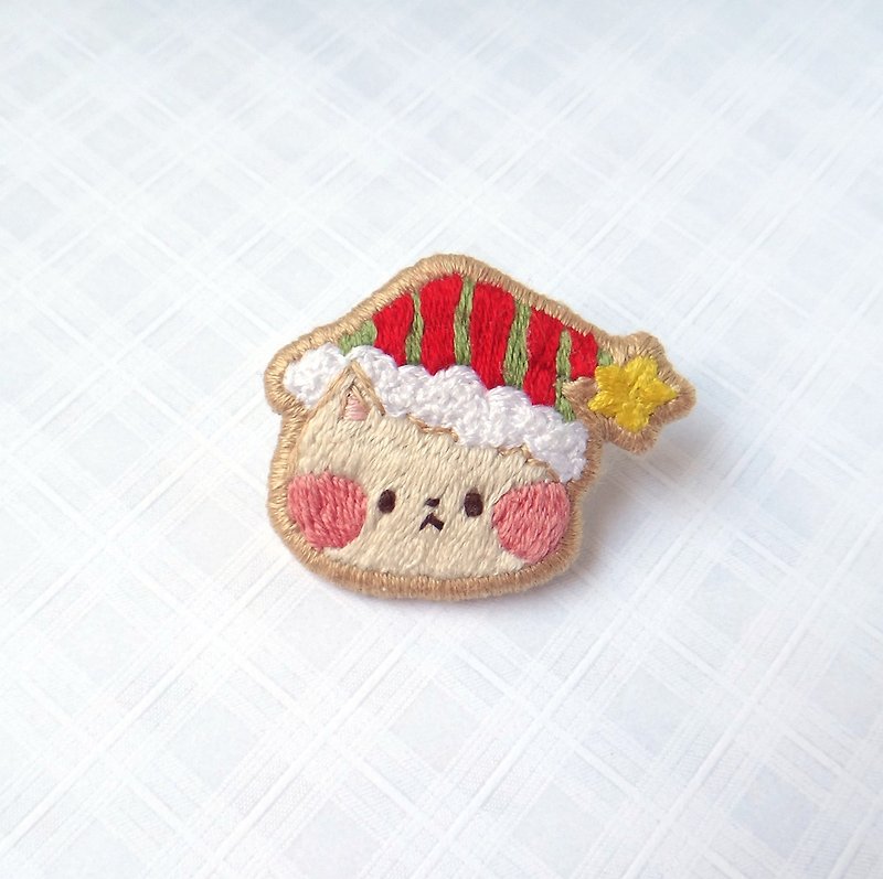 刺繡ピン/クリスマス猫/手刺繡 - バッジ・ピンズ - コットン・麻 レッド