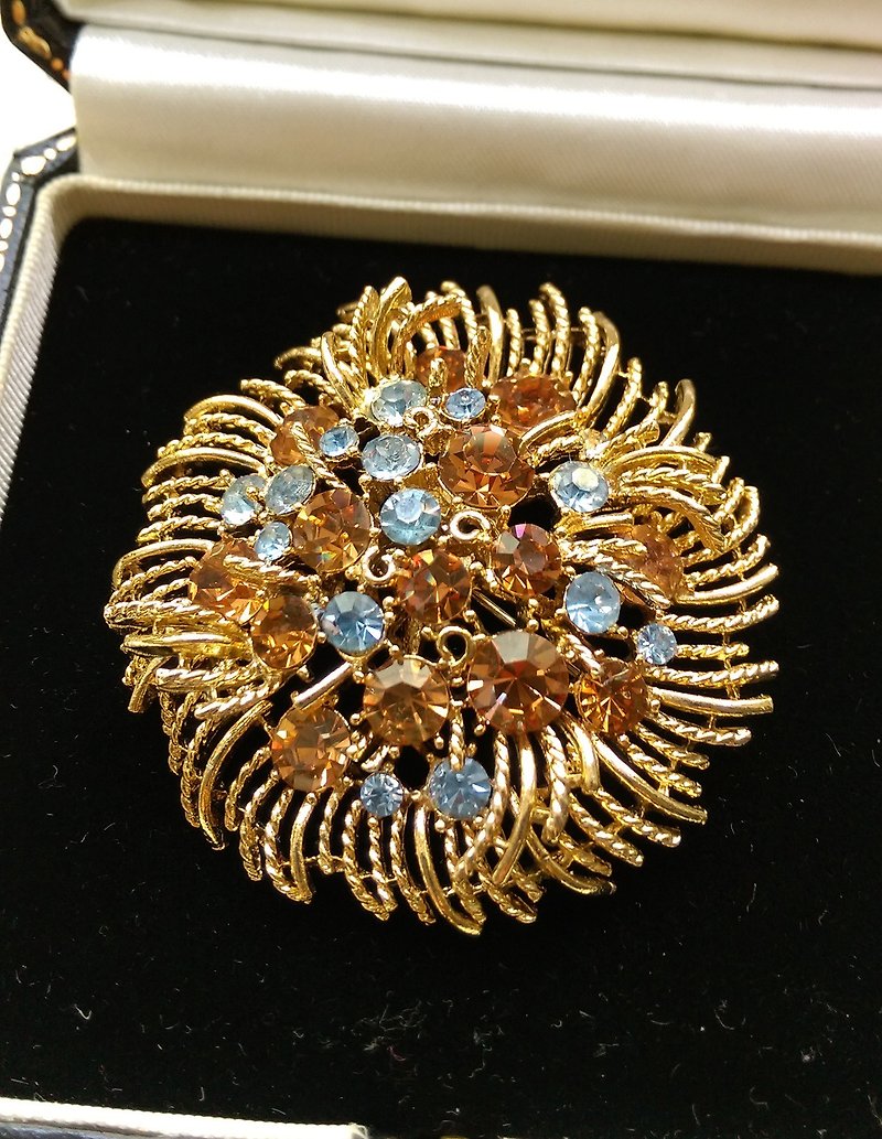 LISNER big rhinestone flower pin. Western antique jewelry - ต่างหู - โลหะ สีทอง