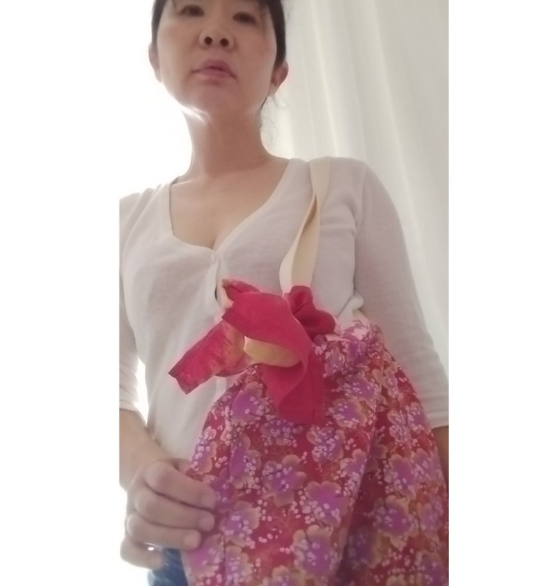 【Made in Japan / Hand-sewn】Drawstring Shoulder Bag for Mom Reversible Ribbon - Messenger Bags & Sling Bags - Cotton & Hemp Red