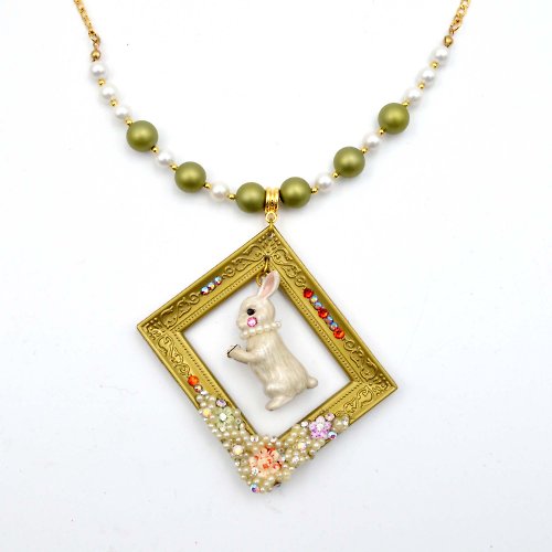 TIMBEE LO shop 金屬兔子相框頸鍊綴珍珠水晶寶石玫瑰花 貝殼珍珠串珠鍍真金項鍊