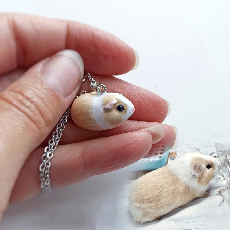 custom necklace smooth guinea pig portrait from photo  寵物 送禮 天竺鼠 項鍊 生日禮物 寵物 客製化 - สร้อยคอ - พลาสติก 