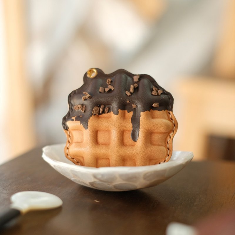 華夫餅手作真皮 大樓磁扣套 門禁感應卡套 包包掛飾鑰匙扣掛件 - 鑰匙圈/鑰匙包 - 真皮 卡其色