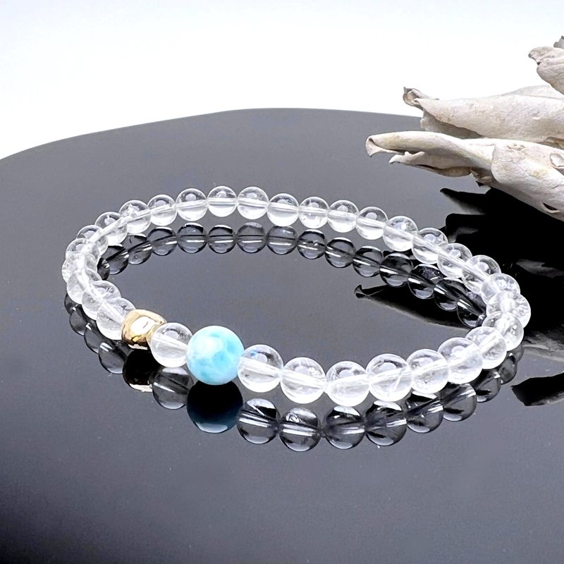 blue ocean. Bracelet carefully appreciates the healing of time and strengthens expression ability I Feather Hidden Blue Needle Seaweed Stone I - สร้อยข้อมือ - คริสตัล สีน้ำเงิน