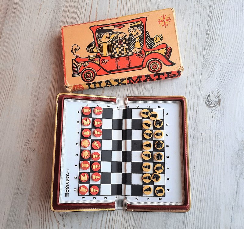 Simza Soviet magnetic travel chess game vintage - pocket magnet chess set USSR - บอร์ดเกม - วัสดุอื่นๆ สีแดง