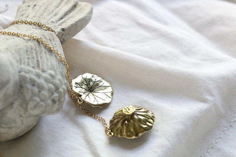Lotus Necklace by linen. - 項鍊 - 其他金屬 