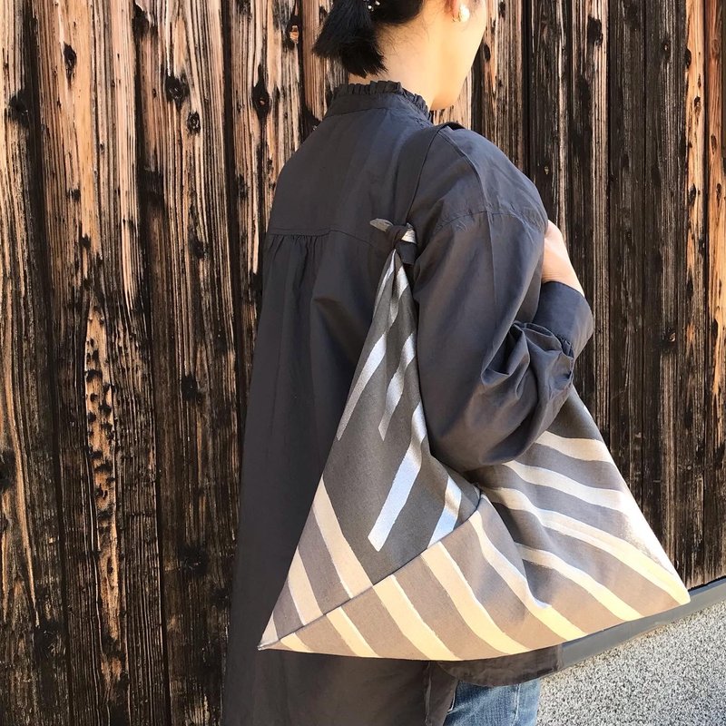 Carrying bag Azuma bag striped 2022 M / harunohi - กระเป๋าถือ - ผ้าฝ้าย/ผ้าลินิน สีเทา