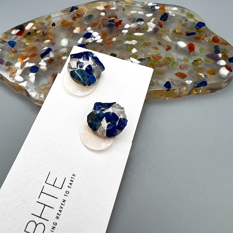 Carnelian x shell earrings - Earrings & Clip-ons - Resin Blue
