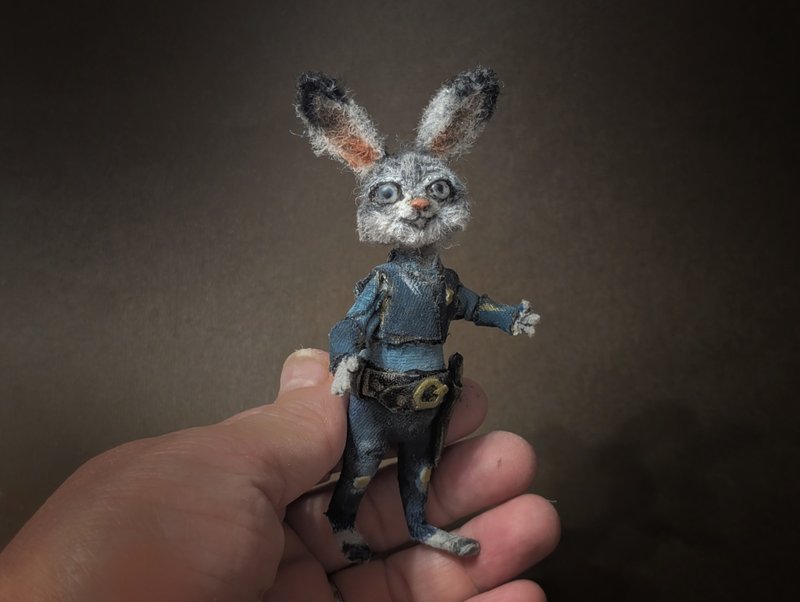 Police bunny. Crocheted miniature. 9 cm. - 公仔/玩偶 - 其他材質 灰色