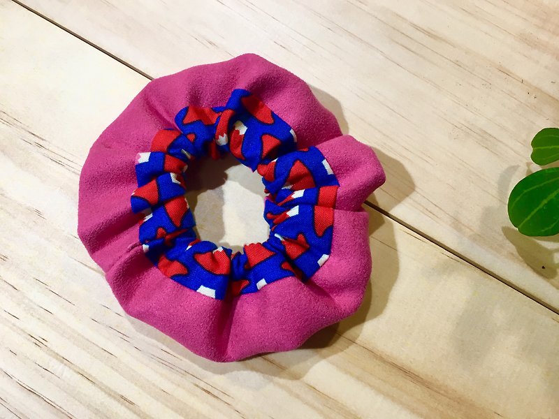 Chez。小物系列 麂皮絨製シュシュー薔薇粉x藍富士山 - 髮飾 - 聚酯纖維 紅色