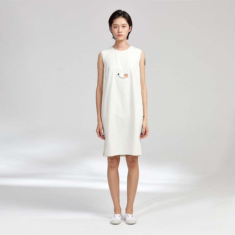 Gaoguo GAOGUO original designer women's clothing brand light rice cotton round neck minimalist pocket sleeveless dress - ชุดเดรส - ผ้าฝ้าย/ผ้าลินิน ขาว