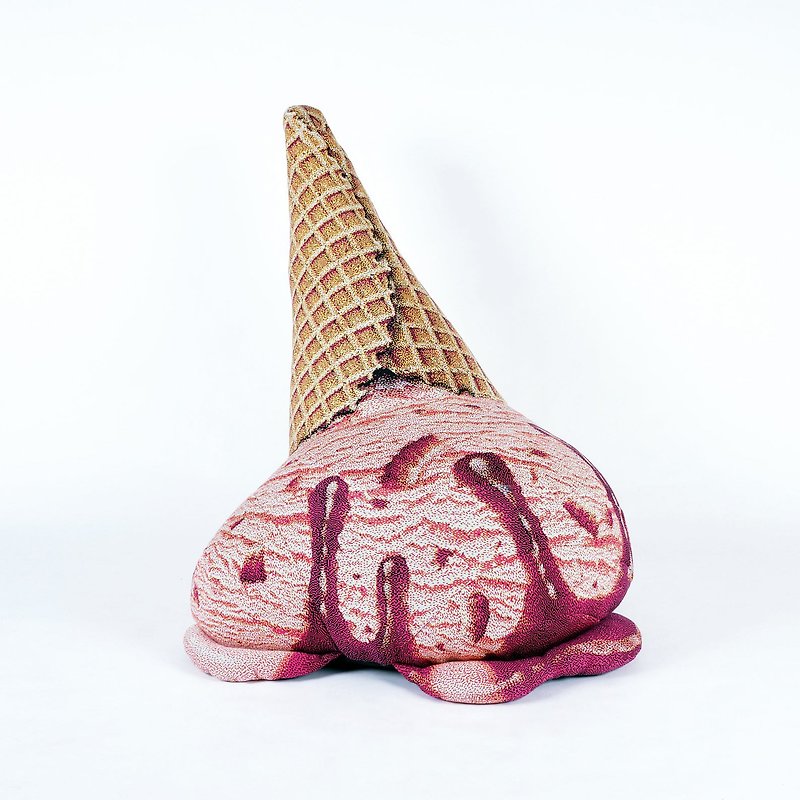Fallen Strawberry Ice Cream Beanbag - Free shipping world-wide - เก้าอี้โซฟา - เส้นใยสังเคราะห์ สึชมพู