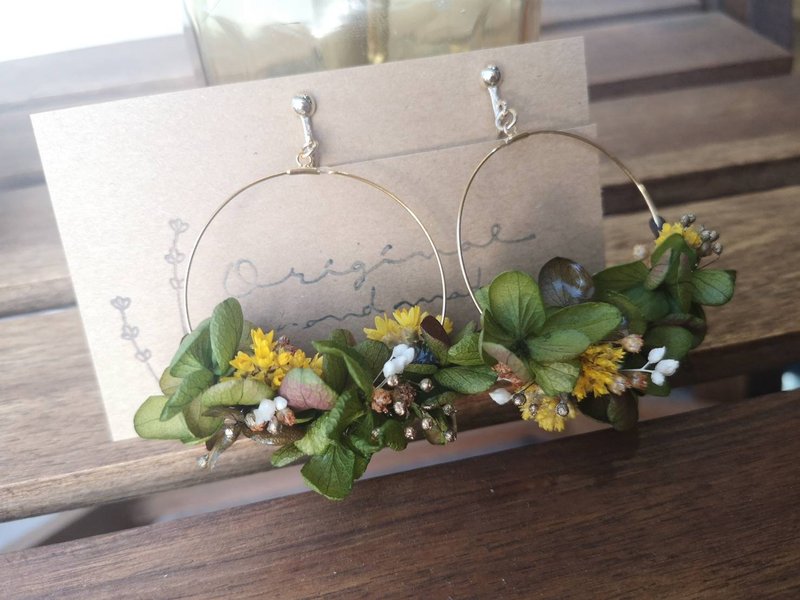 Hoop Clip-On plenty of flowers with a motif of nature. hammock - Earrings & Clip-ons - Plants & Flowers Green