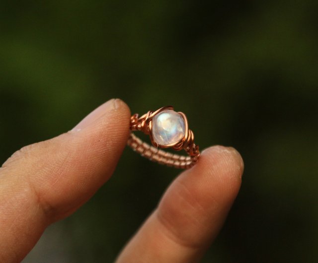 Series of Crystal】Moonstone wire-wrapped copper ring - Shop SBI
