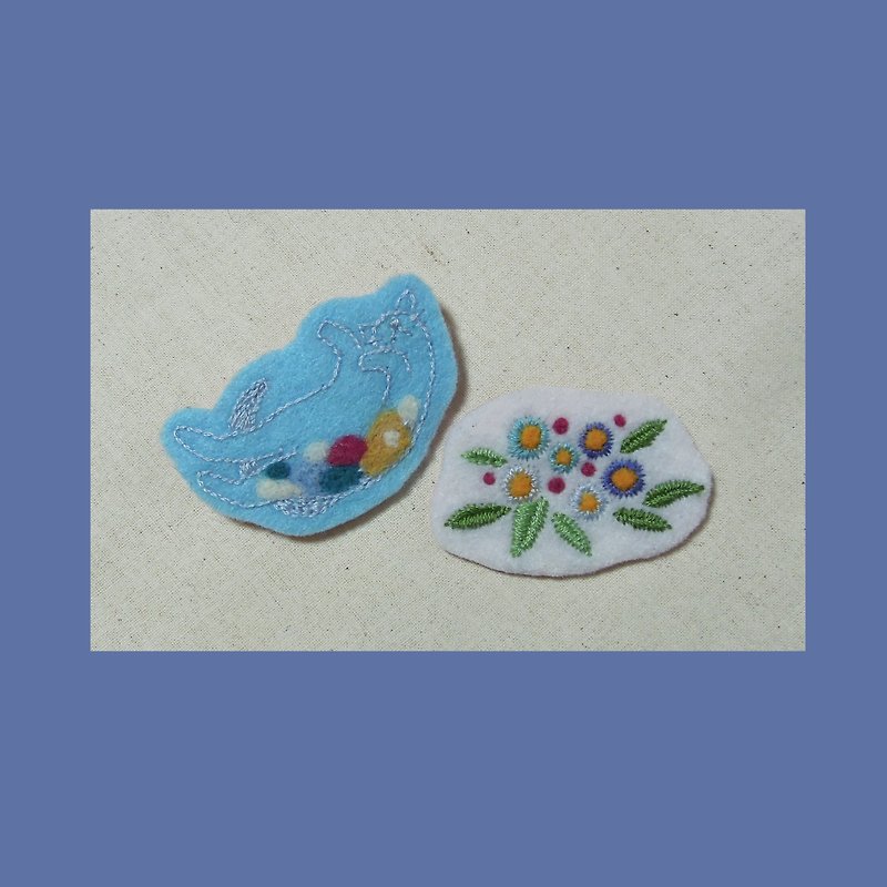 Rolling in a dream / handmade embroidery pin set - เข็มกลัด/พิน - งานปัก สีน้ำเงิน