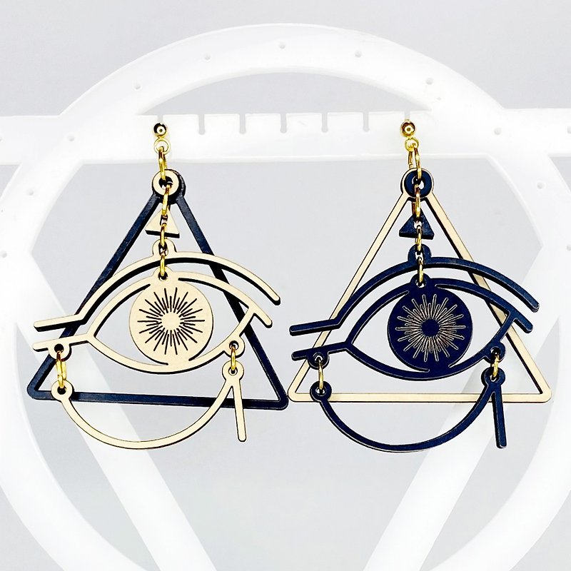 [Egyptian God - Eye of Ra] Wooden style earrings plated with 14K gold ear pins/resin Clip-On - ต่างหู - ไม้ สีดำ