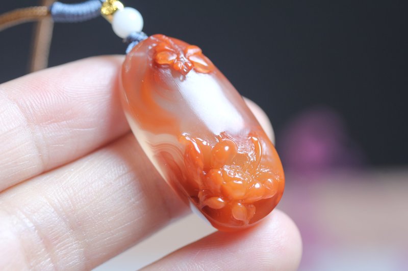 【一品清蓮】天然南紅瑪瑙吊墜/荷花蜻蜓項鏈/俏色巧雕掛件/送禮 - 項鍊 - 玉石 紅色