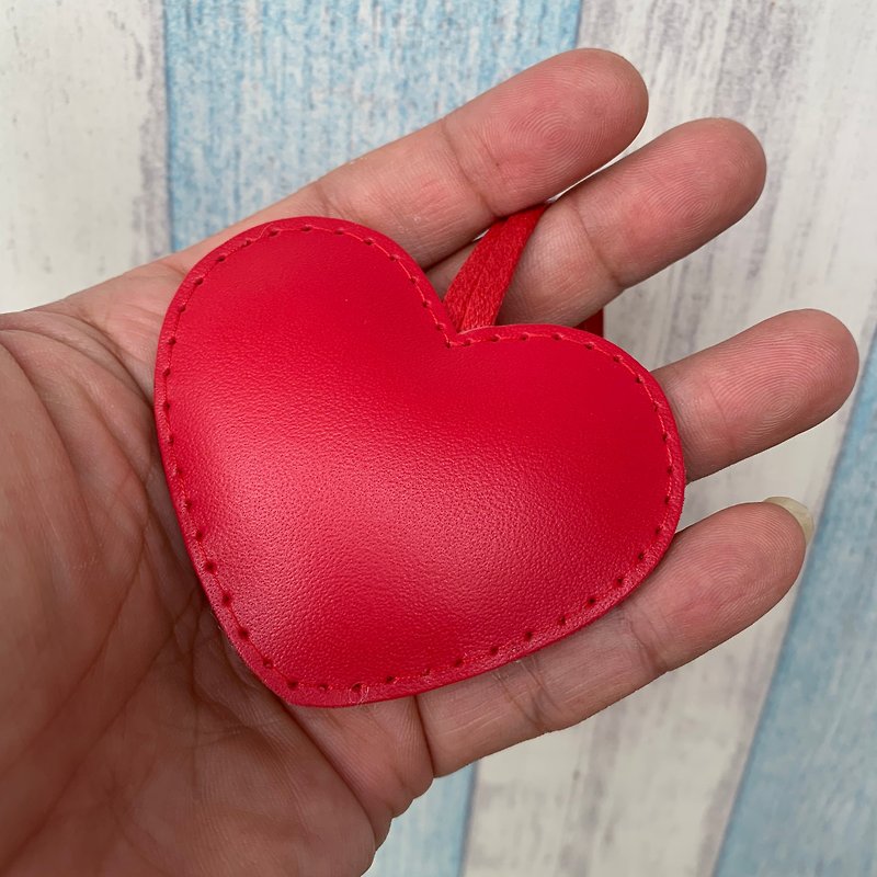 Healing Small Things Red Cute Love Heart Hand-stitched Leather Charm Small Size - พวงกุญแจ - หนังแท้ สีแดง