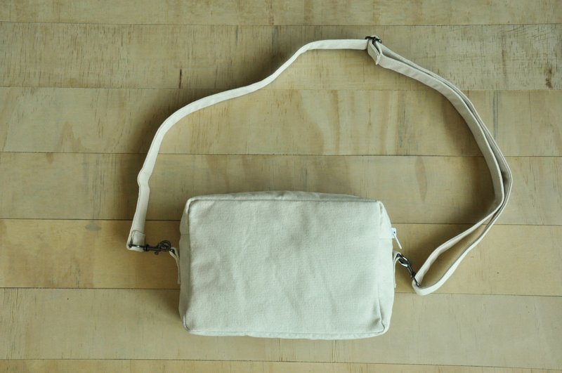 ENDURE/square shoulder bag/beige canvas - กระเป๋าแมสเซนเจอร์ - ผ้าฝ้าย/ผ้าลินิน ขาว