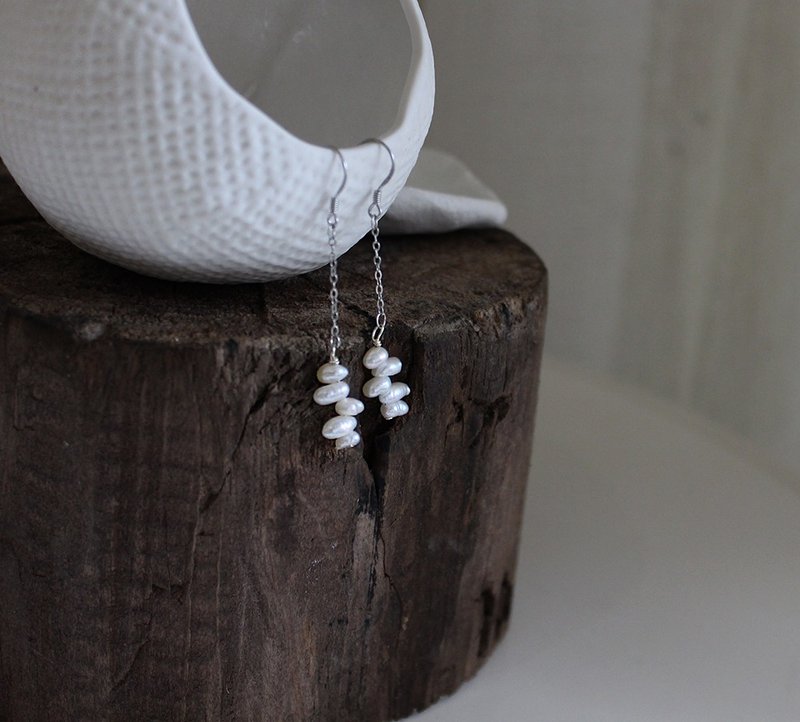 Stacked Small Pearl Silver Earrings - ต่างหู - ไข่มุก 