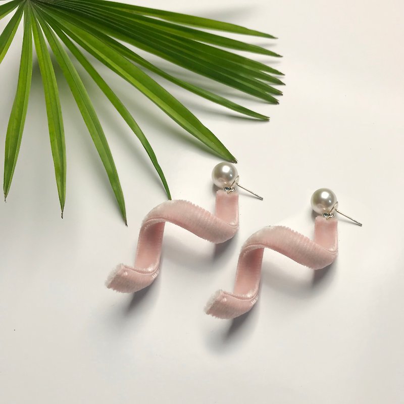 YUNSUO-original design-spiral pink velvet earrings and clips - Earrings & Clip-ons - Other Metals Pink