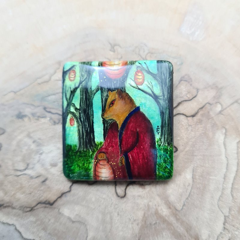 Kitsune brooch, real oil painting miniature on mother of pearl. Kitsune fox pin - 胸針/心口針 - 其他材質 多色