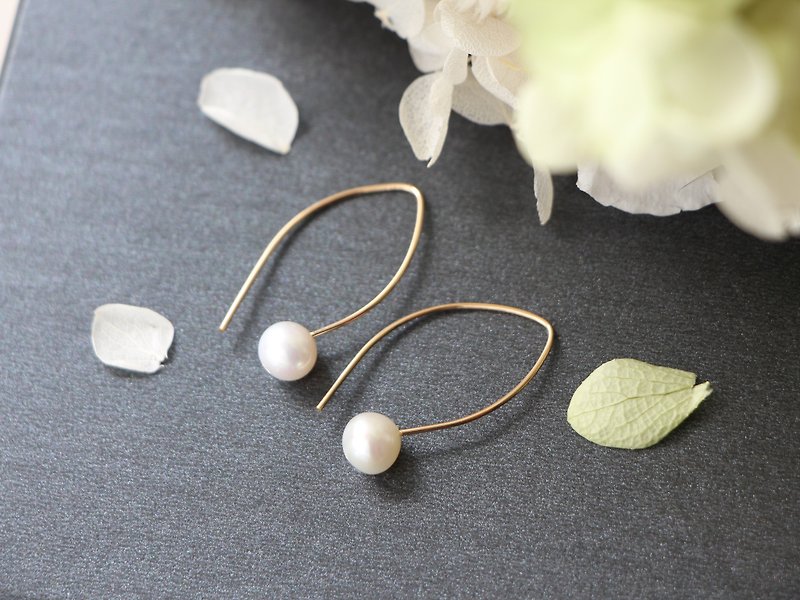 14kgf-pearl marquise hook pierced earrings - ต่างหู - โลหะ สีทอง