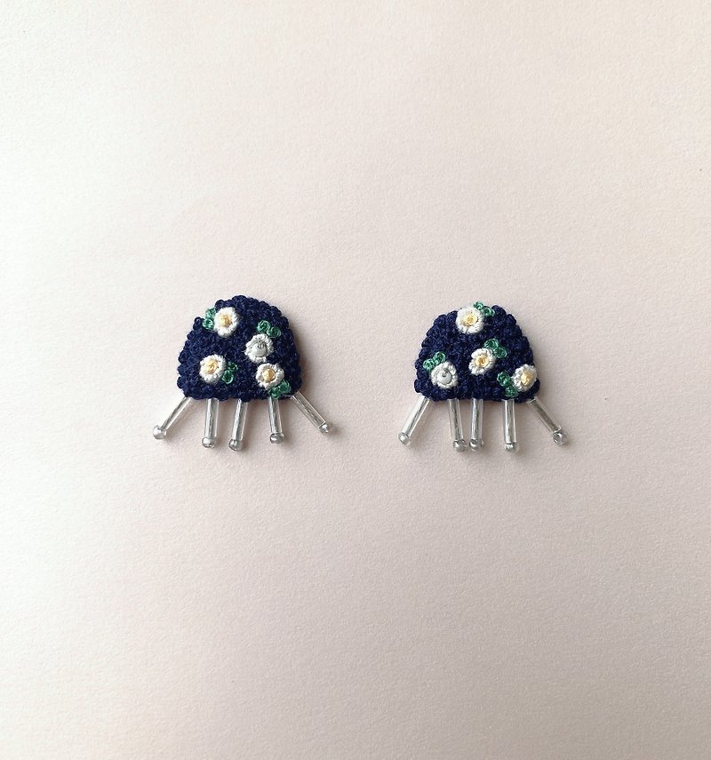 | fa.fa.Fa. | Handmade embroidery earrings_pierced / clip-on - ต่างหู - งานปัก สีน้ำเงิน