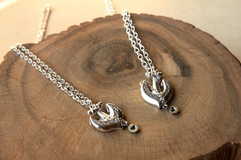 // Haus // handmade silver sea anchor on chain - สร้อยคอ - โลหะ สีเทา